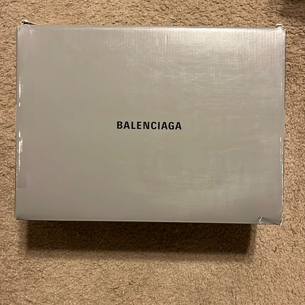 New $790 Balenciaga Women's Soccer Sneakers size 35 - Picture 12 of 12